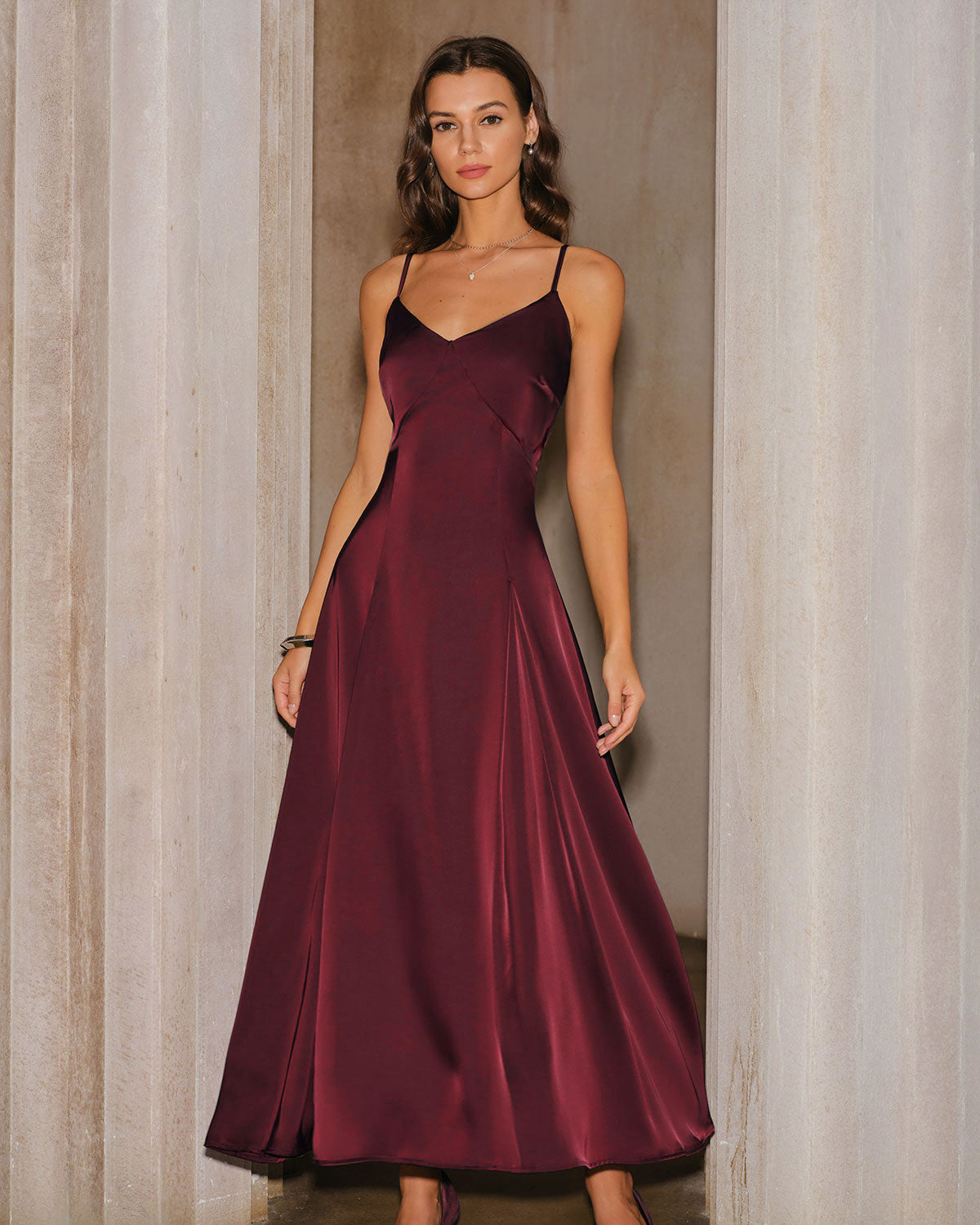 Bellamy - Robe maxi satin bordeaux